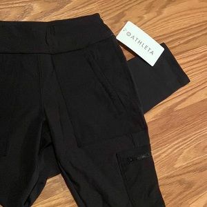 ATHLETA | brand new headlands hybrid cargo leggings | black